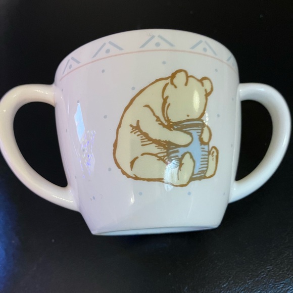 Winnie. The poo small cup with poo sitting inside-2 handles - Picture 2 of 9